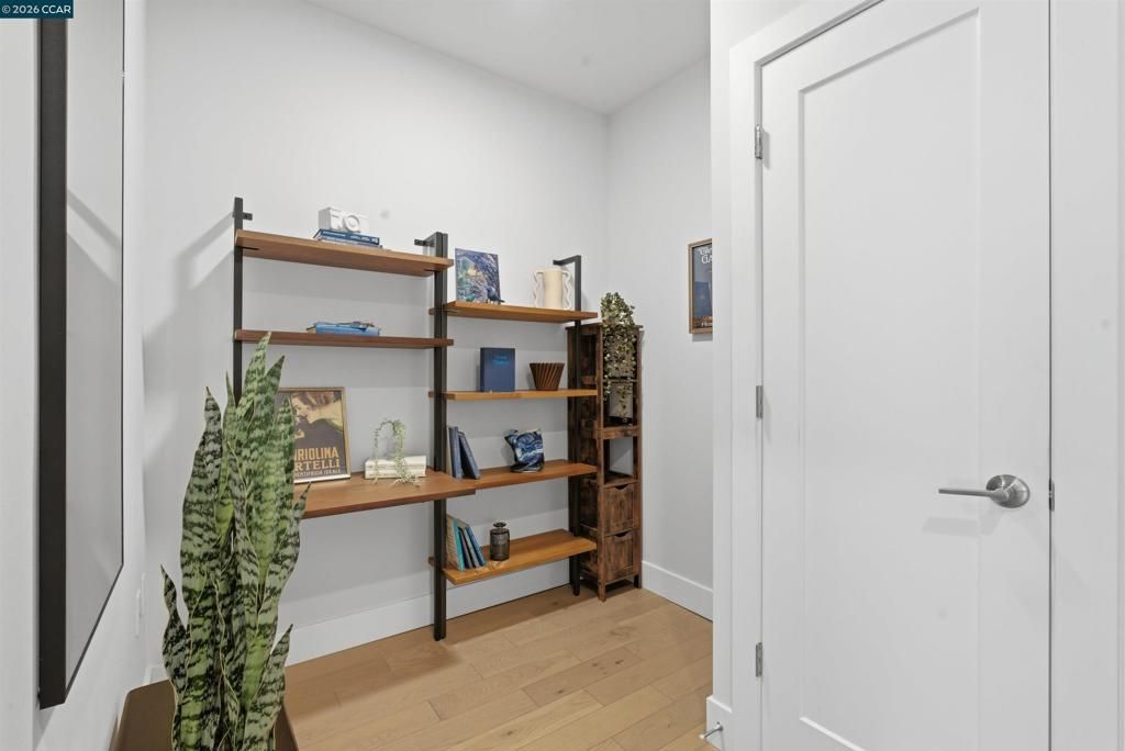 Image 5 of property listing at 901 Jefferson St 513, Oakland, CA 94607