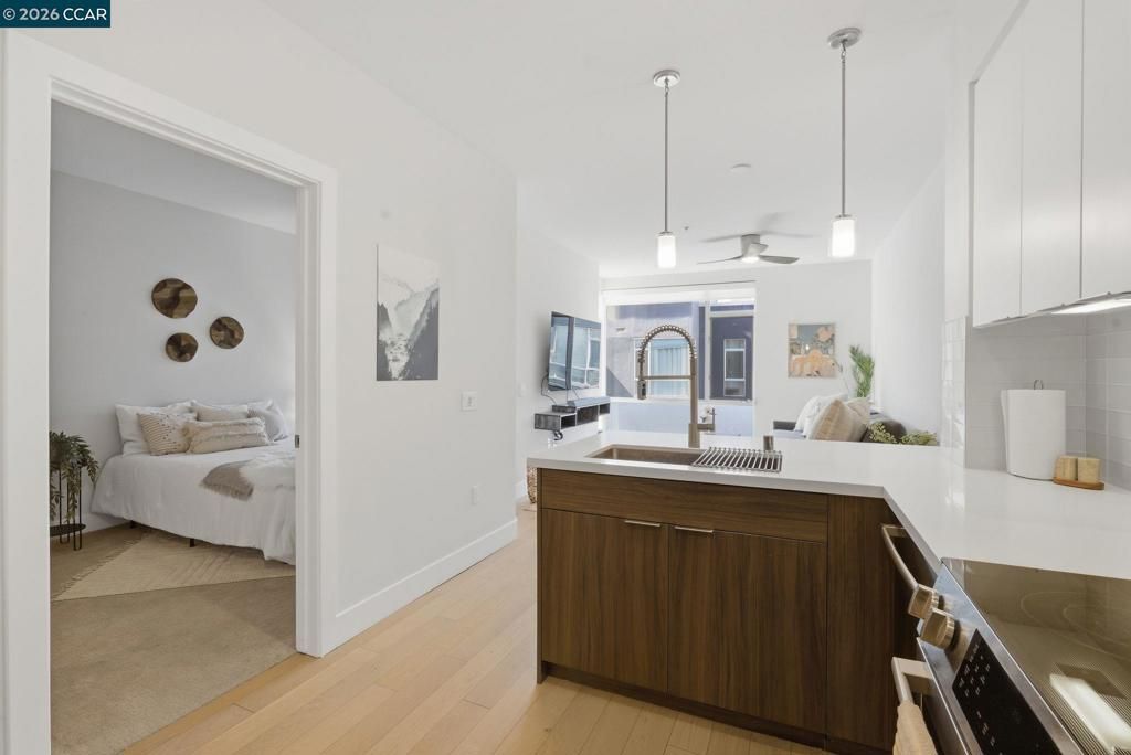 Image 8 of property listing at 901 Jefferson St 513, Oakland, CA 94607