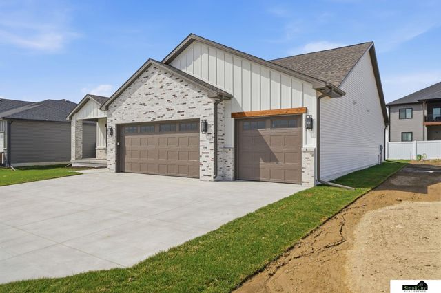 9515 Breashears Street, Lincoln, NE 68516