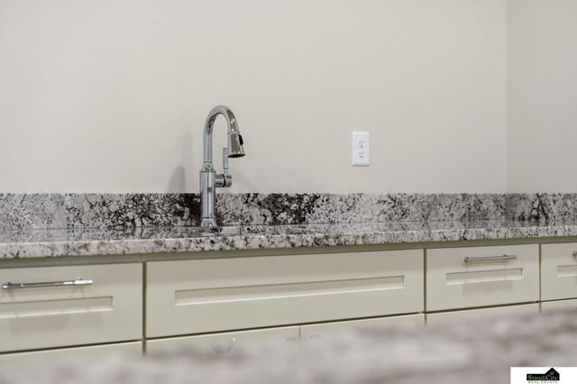 9515 Breashears Street, Lincoln, NE 68516