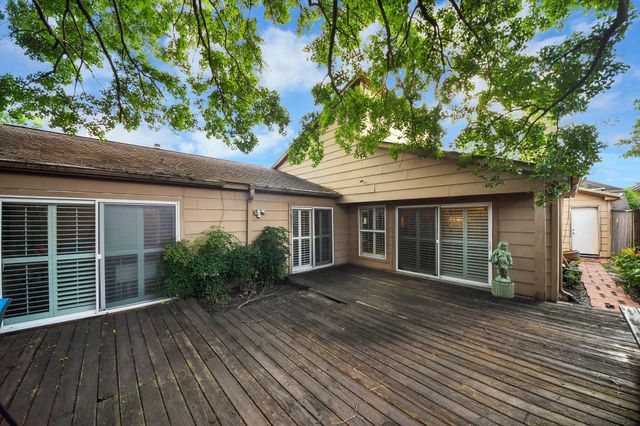 2210 Linea Del Pino Street, Houston, TX 77077