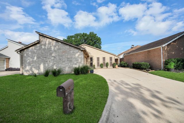 2210 Linea Del Pino Street, Houston, TX 77077