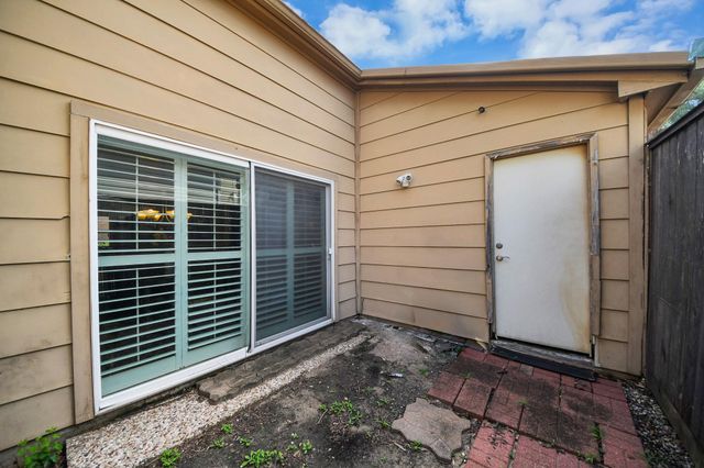 2210 Linea Del Pino Street, Houston, TX 77077