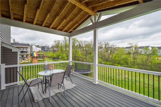 353 Crossing Drive, North Strabane, PA 15330