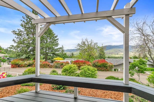 1768 Crestview Drive, Ashland, OR 97520