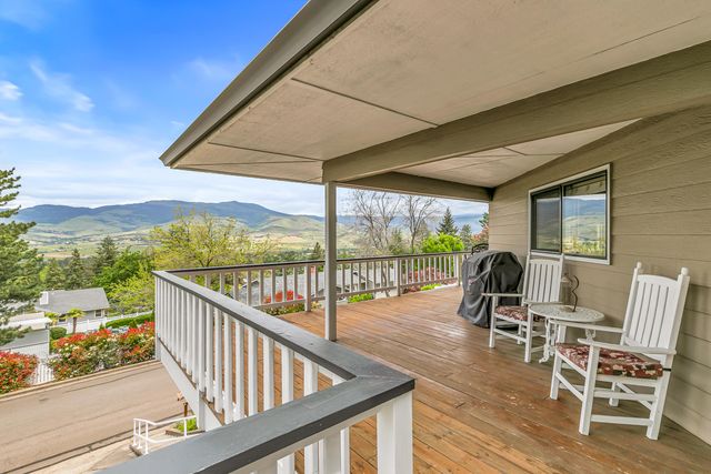1768 Crestview Drive, Ashland, OR 97520