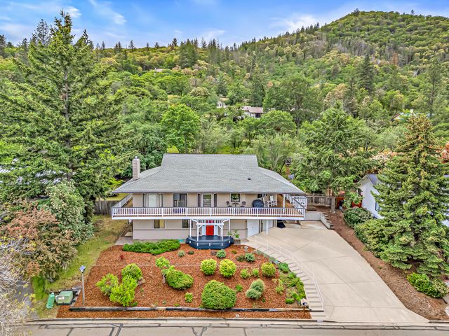 1768 Crestview Drive, Ashland, OR 97520