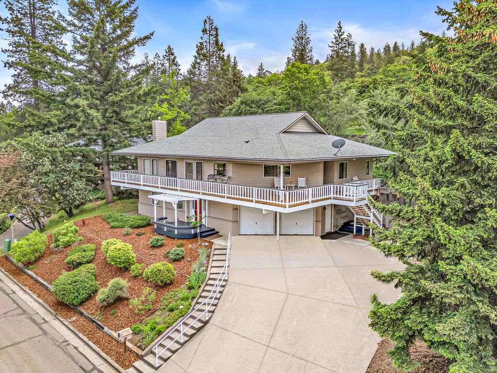 1768 Crestview Drive, Ashland, OR 97520