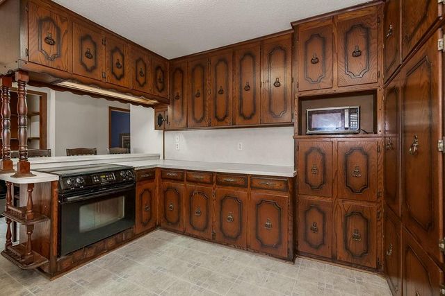558 S Arlington Avenue, Independence, MO 64053