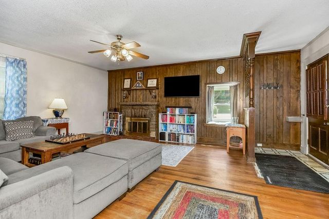 558 S Arlington Avenue, Independence, MO 64053
