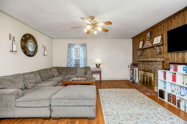 558 S Arlington Avenue, Independence, MO 64053