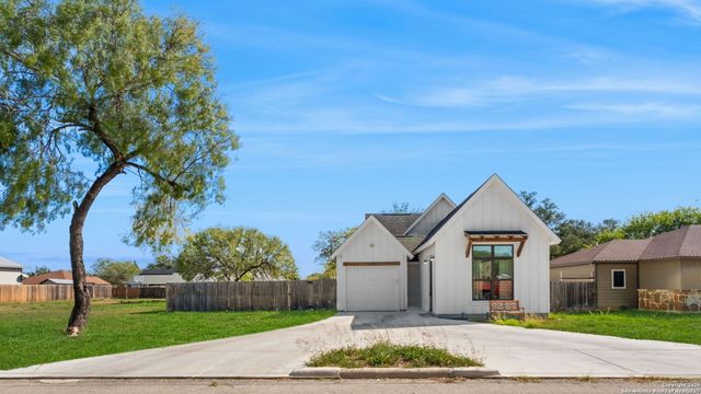 926 Joyce Marlene Dr., Poteet, TX 78065