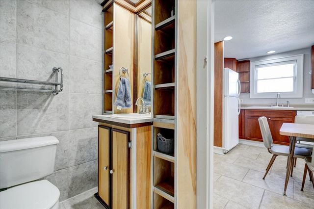 815 E 25th Street, Des Moines, IA 50317