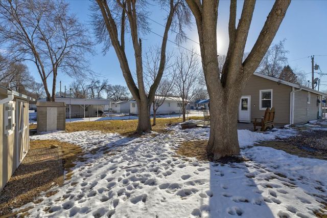 815 E 25th Street, Des Moines, IA 50317