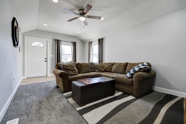 815 E 25th Street, Des Moines, IA 50317