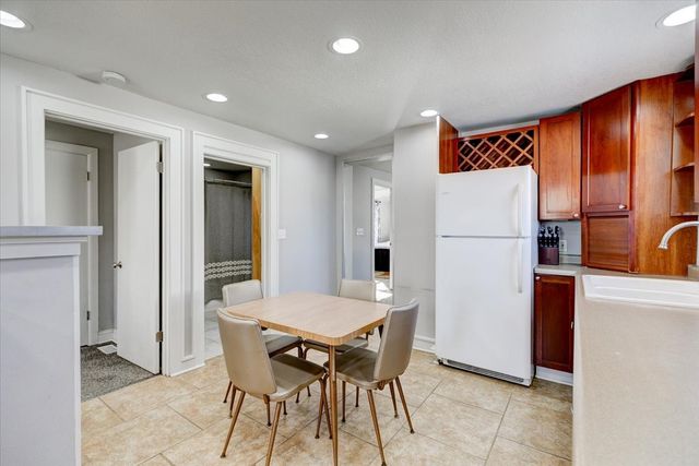 815 E 25th Street, Des Moines, IA 50317