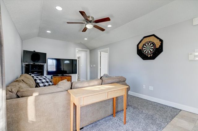 815 E 25th Street, Des Moines, IA 50317