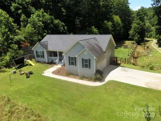 425 Little Cove Creek Drive, Saluda, NC 28773