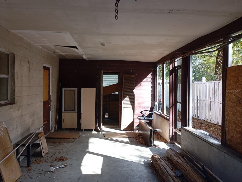 Image 2 of property listing at 2924 E 148TH AVENUE, Lutz, FL 33559