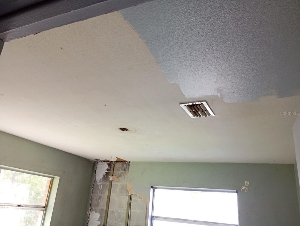 Image 24 of property listing at 2924 E 148TH AVENUE, Lutz, FL 33559