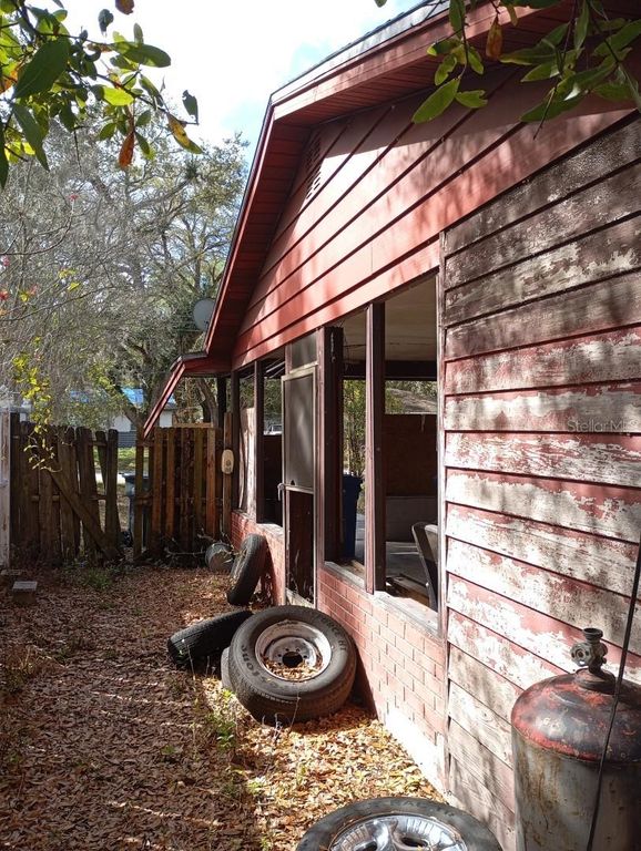 Image 29 of property listing at 2924 E 148TH AVENUE, Lutz, FL 33559