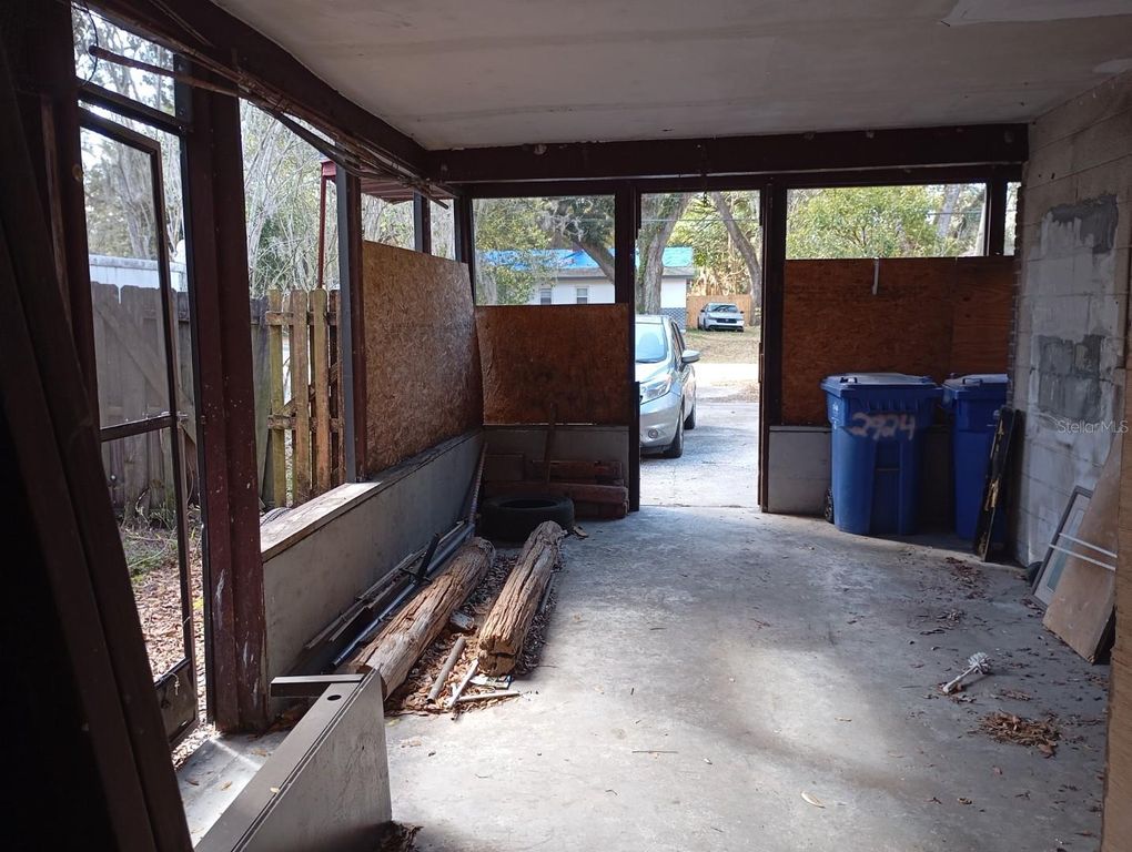 Image 4 of property listing at 2924 E 148TH AVENUE, Lutz, FL 33559