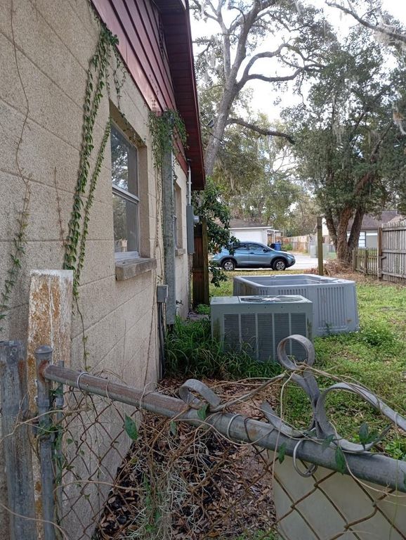 Image 32 of property listing at 2924 E 148TH AVENUE, Lutz, FL 33559