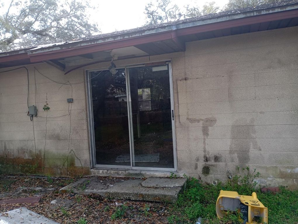 Image 33 of property listing at 2924 E 148TH AVENUE, Lutz, FL 33559