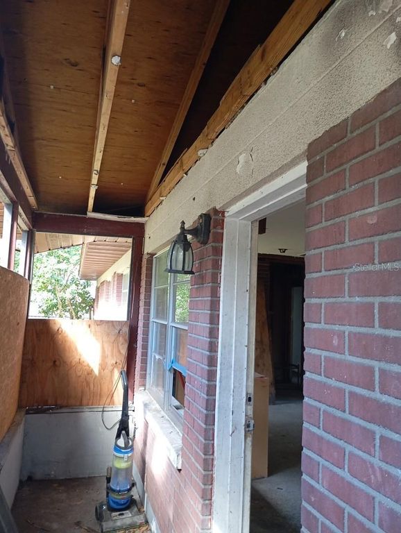 Image 5 of property listing at 2924 E 148TH AVENUE, Lutz, FL 33559