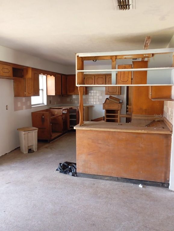 Image 7 of property listing at 2924 E 148TH AVENUE, Lutz, FL 33559