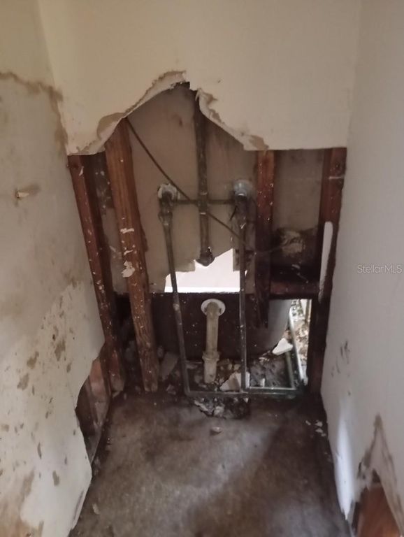 Image 9 of property listing at 2924 E 148TH AVENUE, Lutz, FL 33559