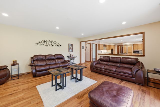 406 Woodview Drive, Prospect Heights, IL 60070