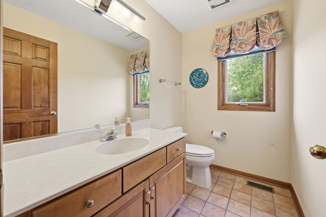 406 Woodview Drive, Prospect Heights, IL 60070