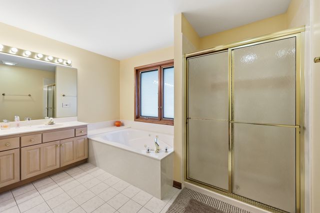 406 Woodview Drive, Prospect Heights, IL 60070