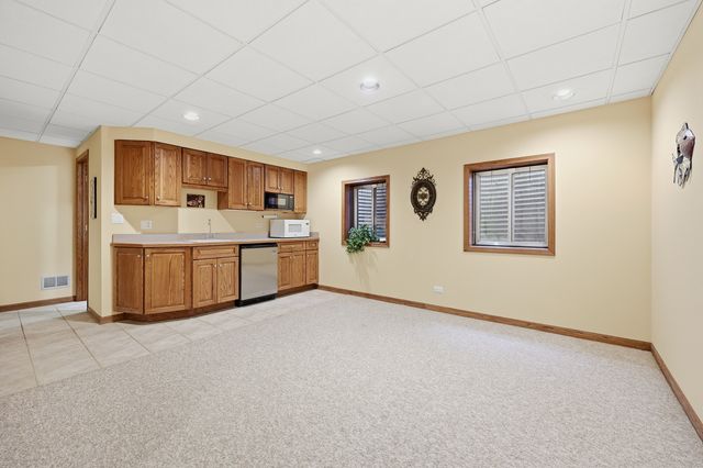 406 Woodview Drive, Prospect Heights, IL 60070