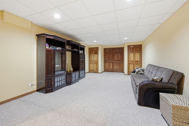 406 Woodview Drive, Prospect Heights, IL 60070