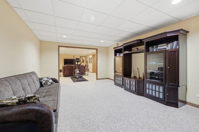 406 Woodview Drive, Prospect Heights, IL 60070