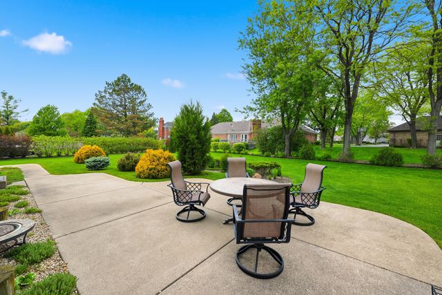 406 Woodview Drive, Prospect Heights, IL 60070