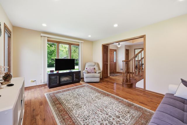 406 Woodview Drive, Prospect Heights, IL 60070
