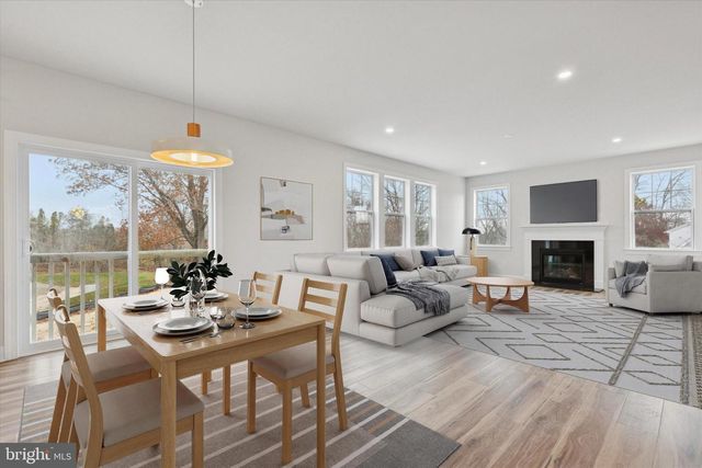 2803 N CHARLOTTE ST, Gilbertsville, PA 19525