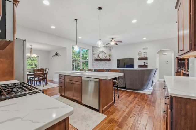 4514 WEYBRIDGE DR, Columbia, MO 65203