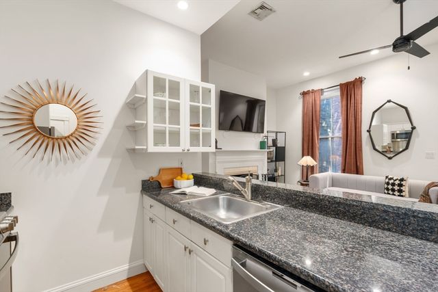 85 Dartmouth St 2, Boston, MA 02116