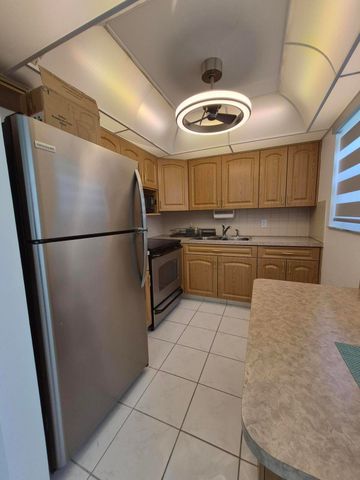 144 Dorchester G, West Palm Beach, FL 33417