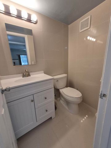 144 Dorchester G, West Palm Beach, FL 33417