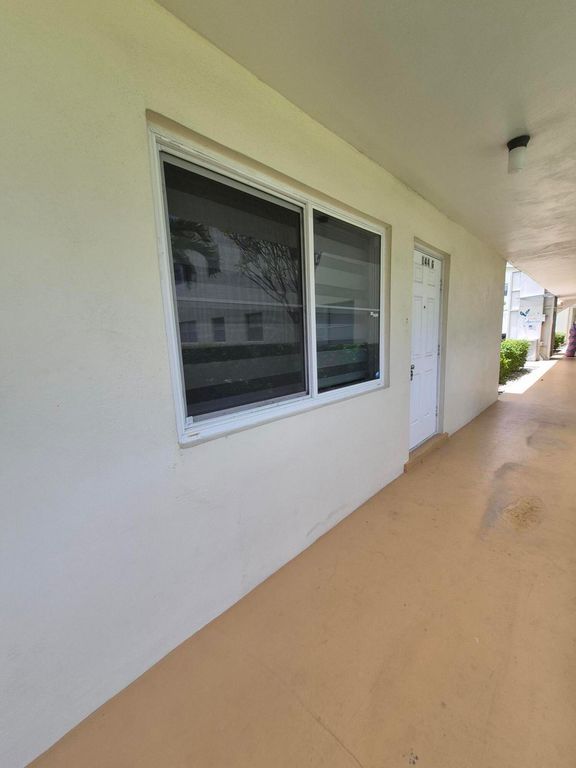 144 Dorchester G, West Palm Beach, FL 33417