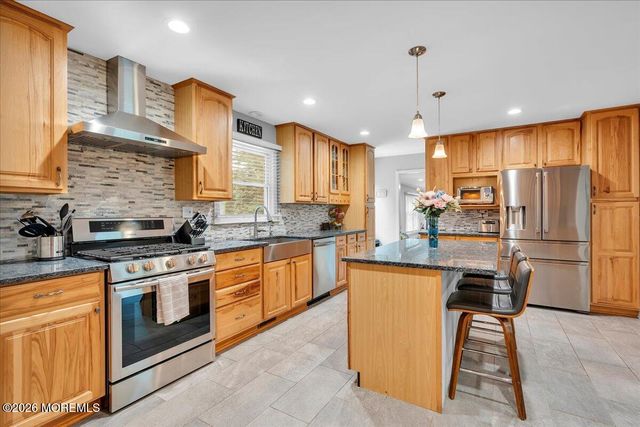 25 Nedshire Drive, Middletown, NJ 07748