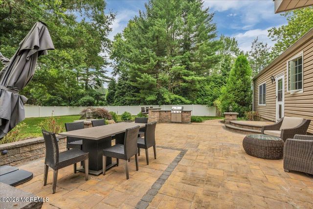 25 Nedshire Drive, Middletown, NJ 07748