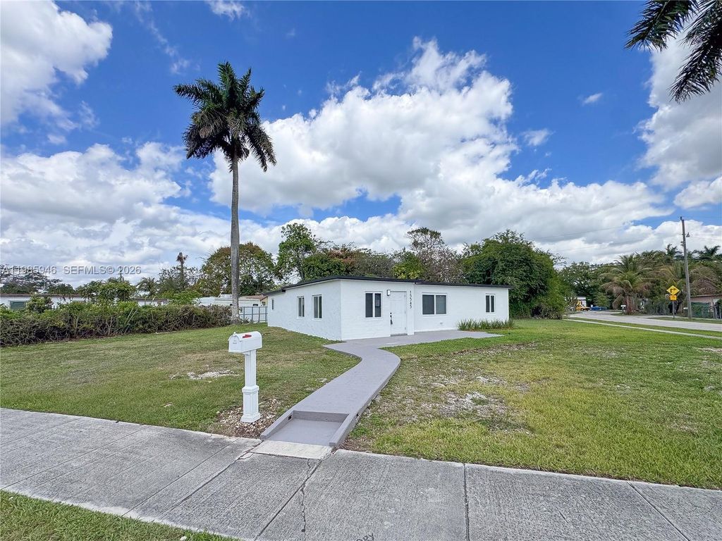 15545 Arizona Rd, Homestead, FL 33033