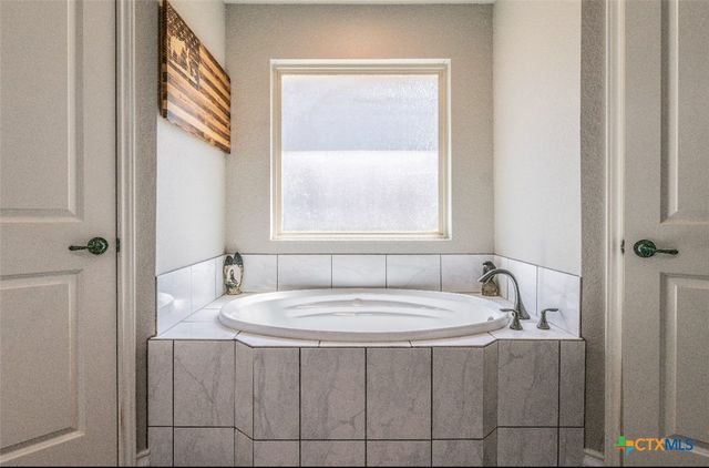 1421 Cottonwood Road, Fischer, TX 78623