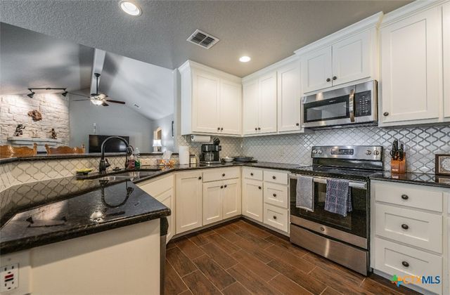 1421 Cottonwood Road, Fischer, TX 78623